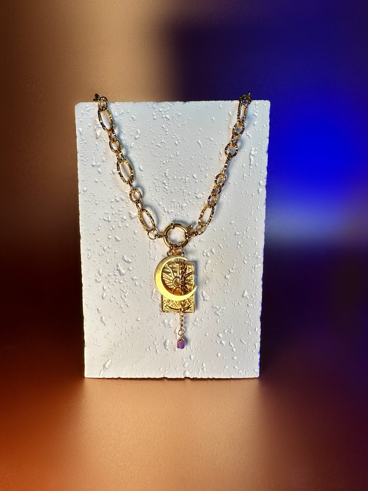 Collier ISIS
