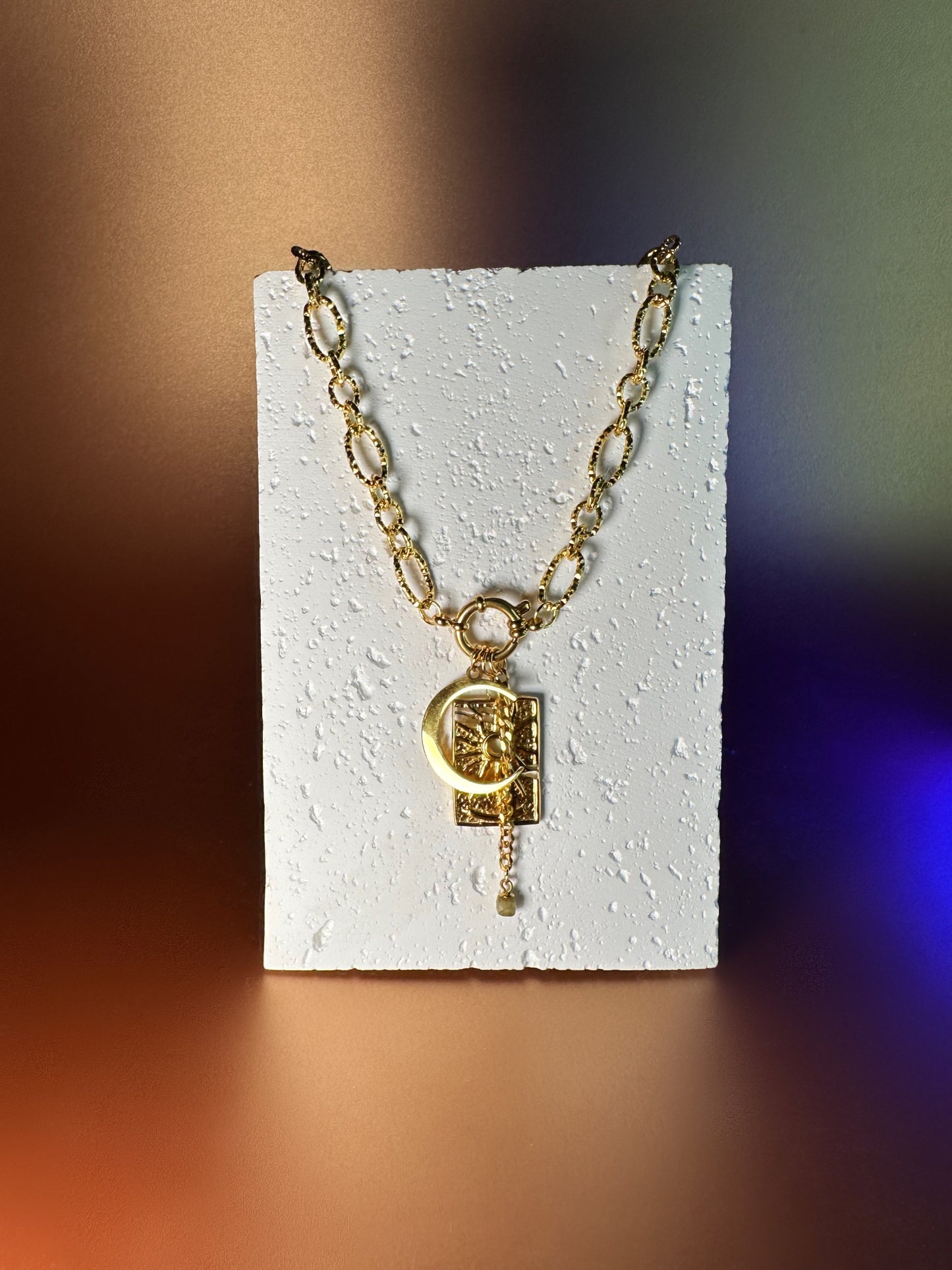 Collier ISIS