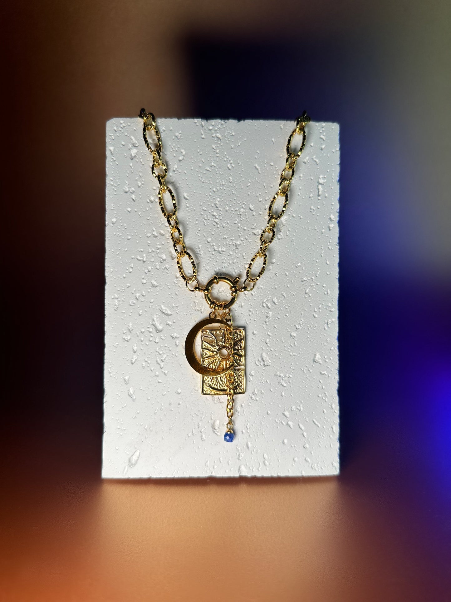 Collier ISIS